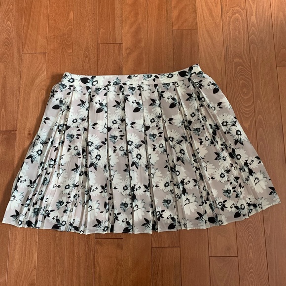 Banana Republic Floral Spring Pleated Skirt Sz 12 - Picture 5 of 6